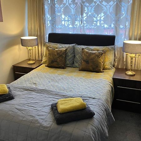The Mountain View Suite - 2 Minute Walk To The Lovely Beach Front Promernade Of Ландъндо Екстериор снимка